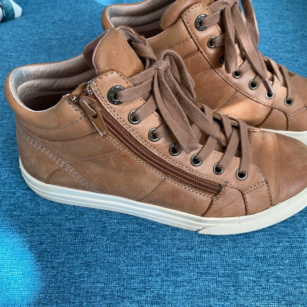 Taos Caramel High-Top Lace up Leather Sneakers - Picture 2 of 8